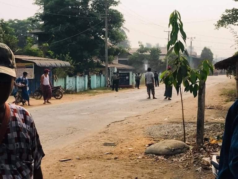 သရက်မြို့ ဗုံးပေါက်ကွဲမှုကြောင့်  ဒေသခံ ၃၀ ခန့်ကို စစ်တပ်က ဖမ်းဆီး