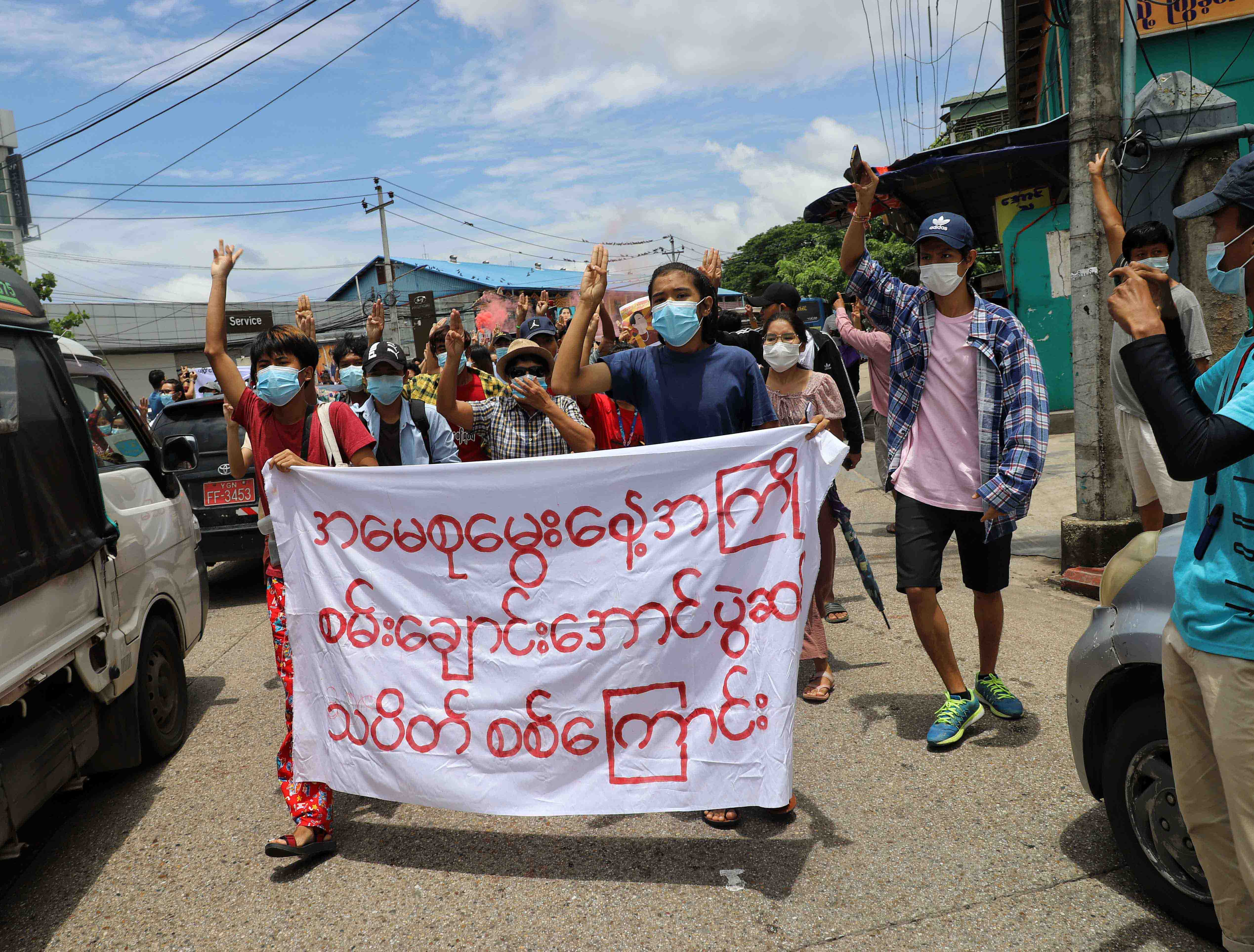 နိုင်ငံခေါင်းဆောင်မွေးနေ့တွင် အားမာန်အပြည့်ဖြင့် ရန်ကုန်သပိတ်စစ်ကြောင်း