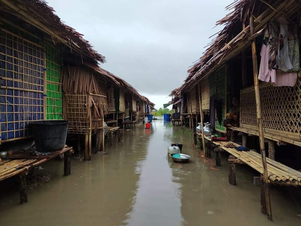 စစ်ရှောင်စခန်းရှိ တဲအိမ် ၆၀၀ ခန့်ပျက်စီးနေသဖြင့် ရခိုင်ဒုက္ခသည်များ နေထိုင်ရေးအခက်ကြုံ
