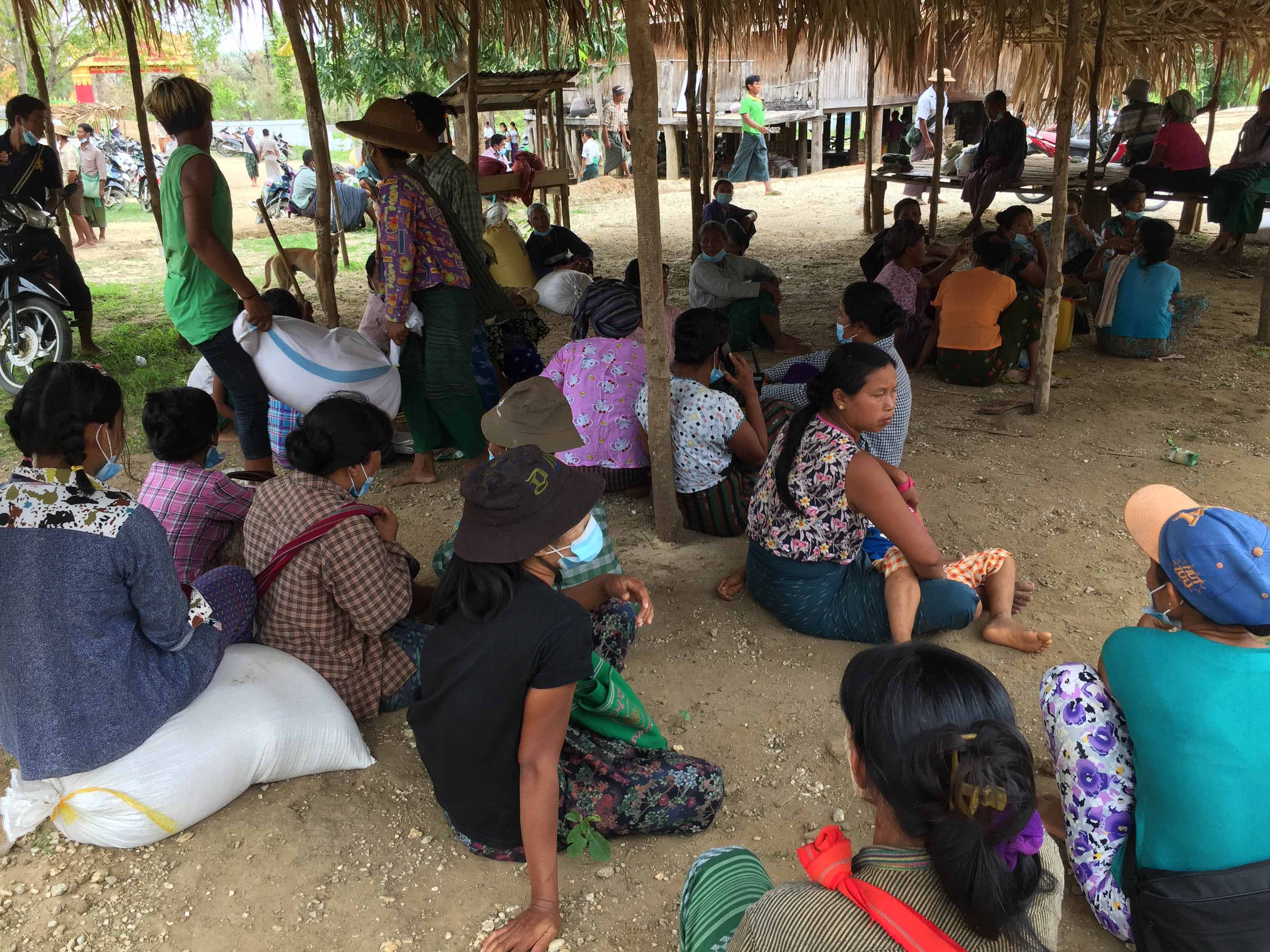 ရွာလုံးကျွတ်မီးရှို့ခံရသည့် ကင်းမရွာ ပြန်လည်ထူထောင်ရေး အကူအညီလိုအပ်နေ
