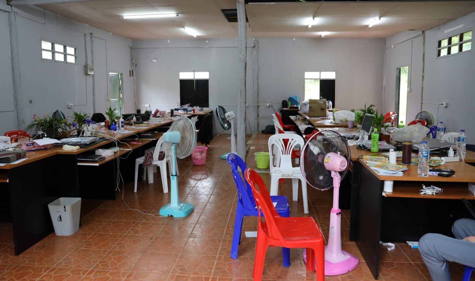 မယ်ဟောင်ဆောင်၌ တရားမဝင်ကောလ်စင်တာဖွင့်မှုဖြင့် မြန်မာအပါအဝင် ၅၃ ဦး ဖမ်းဆီးခံရ