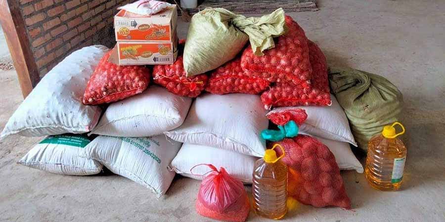 ကြာအင်းဆိပ်ကြီးမြို့ CDM ဝန်ထမ်းများကို အလှူငွေနှင့် စားသောက်ကုန်များ လှူဒါန်း