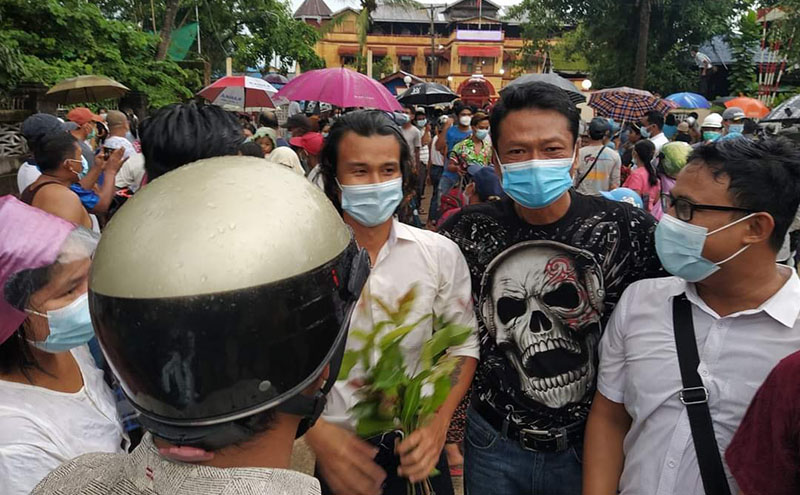 ပုသိမ်အကျဥ်းထောင်က ပန်းချီဆရာ ဦးသက်နောင်အပါဝင် ၅၂ ဦးပြန်လွတ်