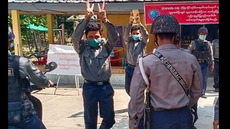 စစ်အာဏာသိမ်းမှုဆန့်ကျင်သည့်  ရဲ ၂ ဦးထံမှ ကိုဗစ်ချေးငွေ အတင်းအကျပ်ပြန်တောင်းနေ