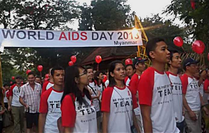 ကမာၻ့ေအအုိင္ဒီအက္စ္ေန့ အထိမ္းအမွတ္ လမ္းေလွ်က္ပြဲ က်င္းပ