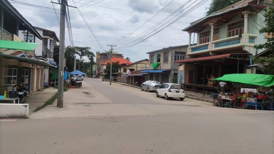 ကိုဗစ်-၁၉ ရောဂါ အခြေအနေကြောင့် သီပေါမြို့တွင် ဈေးဆိုင်များပိတ်ထား