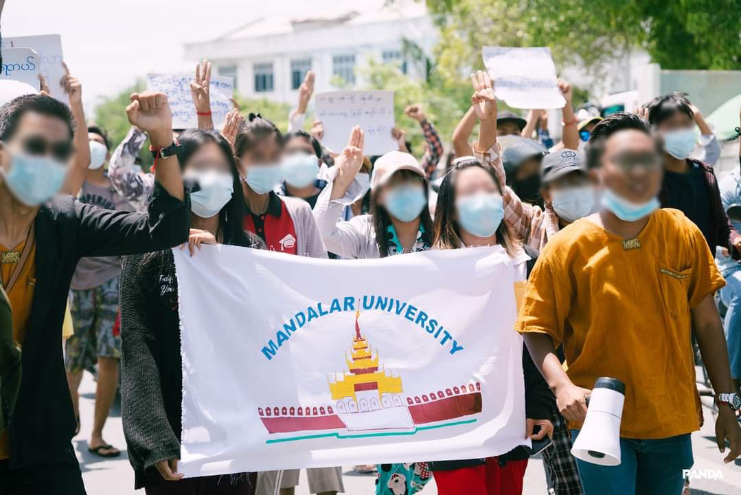 မန္တလေးတွင် ကျောင်းသားနှင့် ပြည်သူများ စစ်အာဏာရှင်ကို ဆက်လက်ဆန္ဒပြ