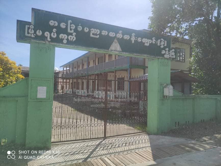 ခန္တီးမြို့တွင် စာသင်ကျောင်းများနှင့် မင်္ဂလာစျေးပိတ်
