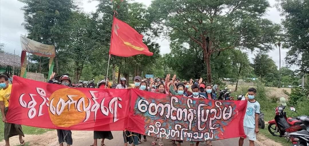 စစ်အာဏာရှင် ပြုတ်ကျရေး မြိုင် ပြည်သူ ရာနဲ့ချီ ဆိုင်ကယ်သပိတ်ပြုလုပ်