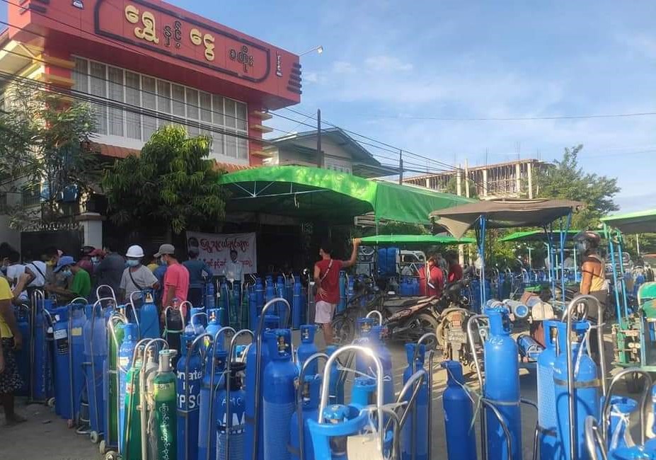 စစ်ရေးနဲ့ ကိုဗစ်ကြား ဗျာများနေရတဲ့ ပြည်သူတွေ