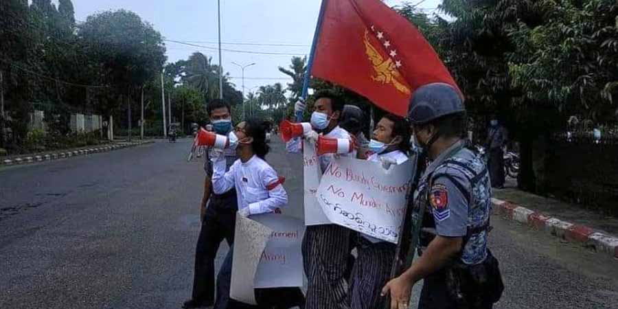 ရခိုင်ကျောင်းသား ၄ ဦးကို ရုံးထုတ်စဉ် ထပ်မံဆန္ဒပြသဖြင့် ရိုက်နှက်ပြီး ထောင်ကိုပြန်ပို့ခံရ
