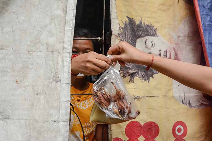 ကိုဗစ်လူနာများအတွက် အိမ်အရောက် စွတ်ပြုတ်နှင့် ငုံးကြော်လှူ
