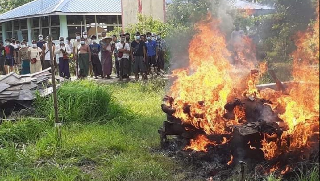 စစ်တပ်ကပစ်ခတ်သဖြင့်သေဆုံးသွားသည့် ဆိပ်ခွန်ရွာသား လူငယ် ၄ ဦးကို မီးသင်္ဂြိုဟ်