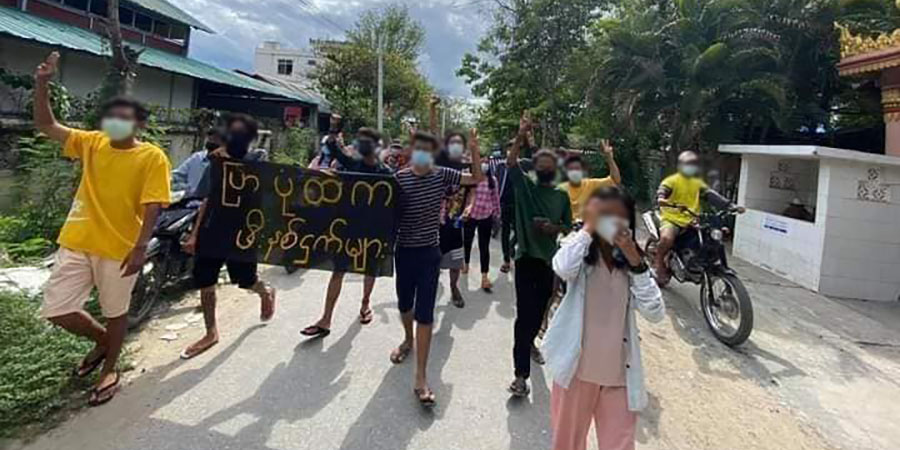 မန္တလေးက 'ပြာပုံထဲက ဖီးနစ်ငှက်များ'သပိတ်စစ်ကြောင်း ဖြိုခွင်းခံရ ၊ ၁ ဦးဒဏ်ရာရပြီး ၂ ဦး ဖမ်းဆီးခံရ