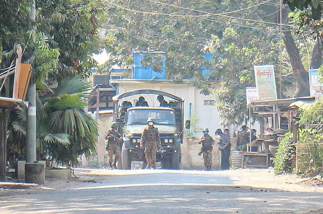 တောင်တွင်းကြီးတွင် ကျန်းမာရေးကိစ္စအကြောင့် အပြင်ထွက်သူများကို စစ်ကောင်စီတပ်က ရိုက်နှက်