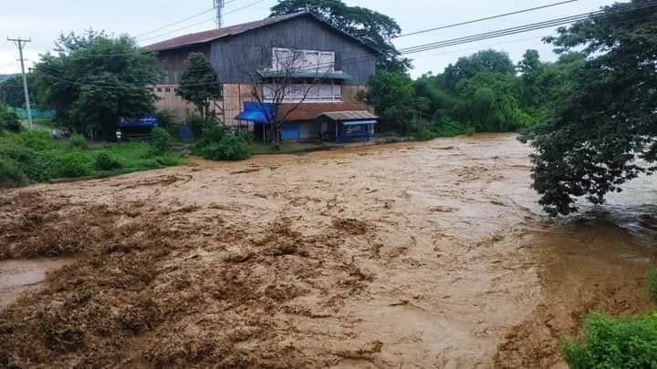 မူးမြစ်ကြီးနှင့် ဒေါင်းမြူးချောင်းရေ မြင့်တက်ပြီး တံတားအချို့ ပျက်စီး (ဓာတ်ပုံ)