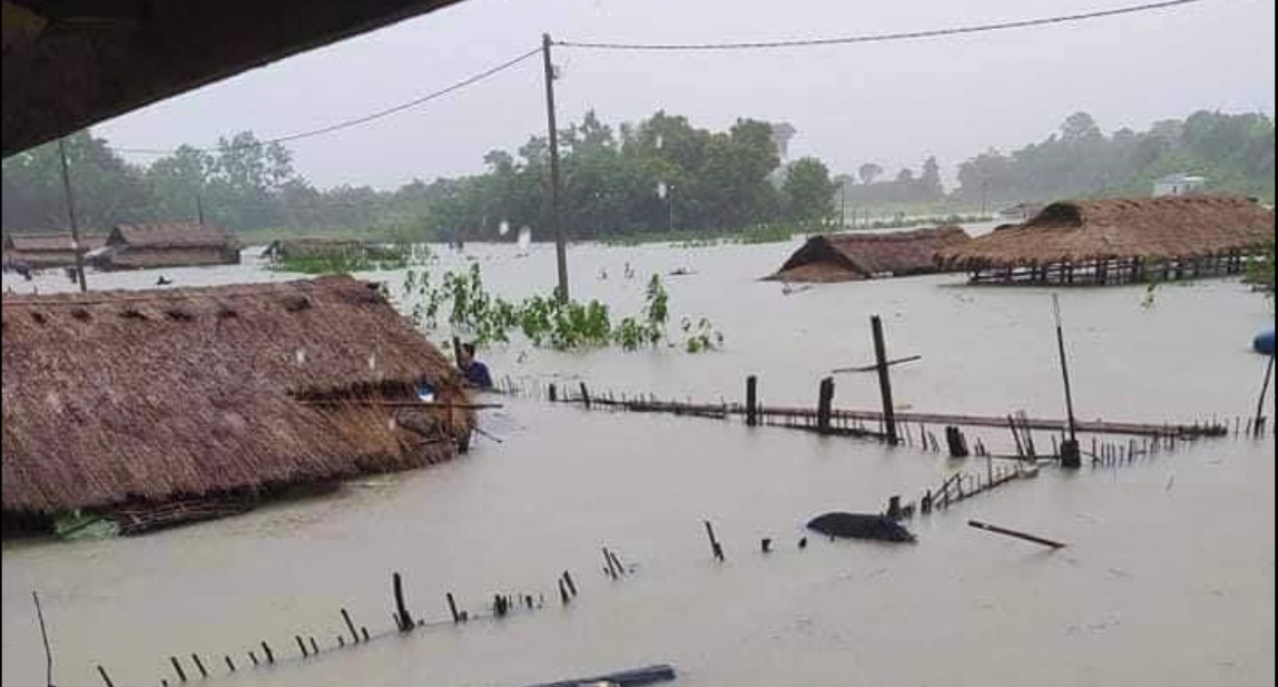 ရခိုင်ပြည်နယ်တွင် ရေကြီးမှုပိုမိုဆိုးရွားလာပြီး လူနေအိမ်များရေနစ်မြုပ်နေ