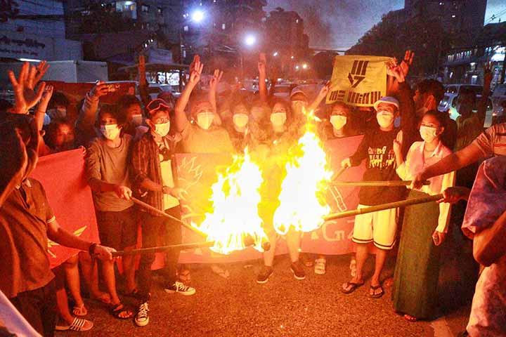 ရန်ကုန်သူရဲကောင်းတွေရဲ့ ညသပိတ်