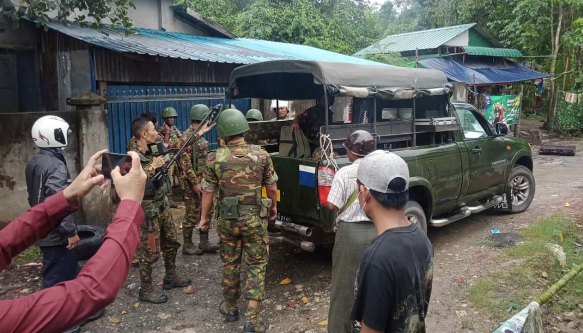 ပုသိမ်မြို့ပြပျောက်ကြားတော်လှန်ရေးတပ်ဖွဲ့က စစ်ကောင်စီရုံးများကို ၁၁ ကြိမ် ဗုံးခွဲတိုက်ခိုက်ခဲ့
