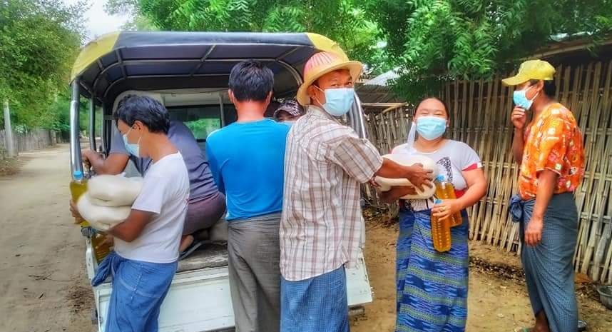 မြစ်ခြေမြို့တွင် အလှူရှင်တဦးတည်းက အခြေခံစားသောက်ကုန်များ လှူဒါန်း