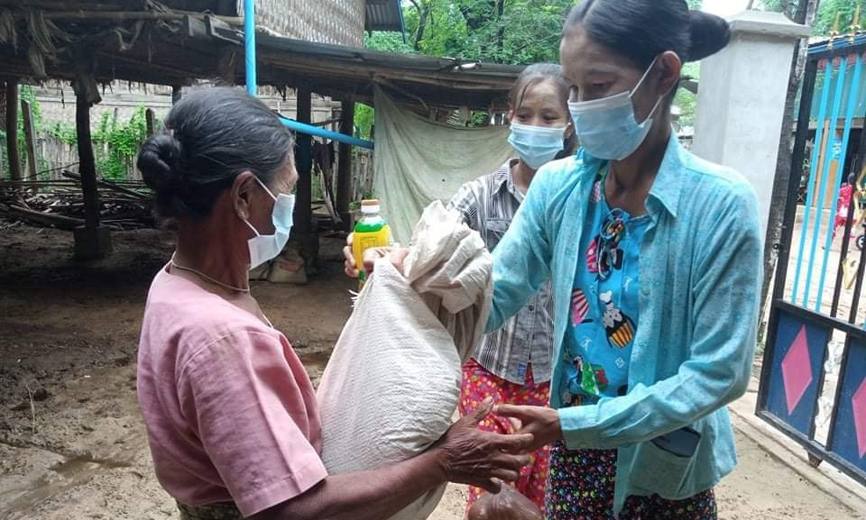 မကွေးနှင့်နတ်မောက်တွင် အခြေခံစားကုန်များ အိမ်တိုင်ရာရောက် ထောက်ပံ့လှူဒါန်း
