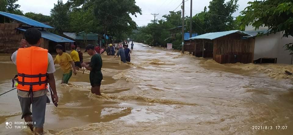 တောင်ကျရေကြောင့် ပုသိမ်-မော်တင်ကားလမ်းတလျှောက်က နေအိမ် ၁၀၀‌ ကျော် ရေနစ်မြုပ်