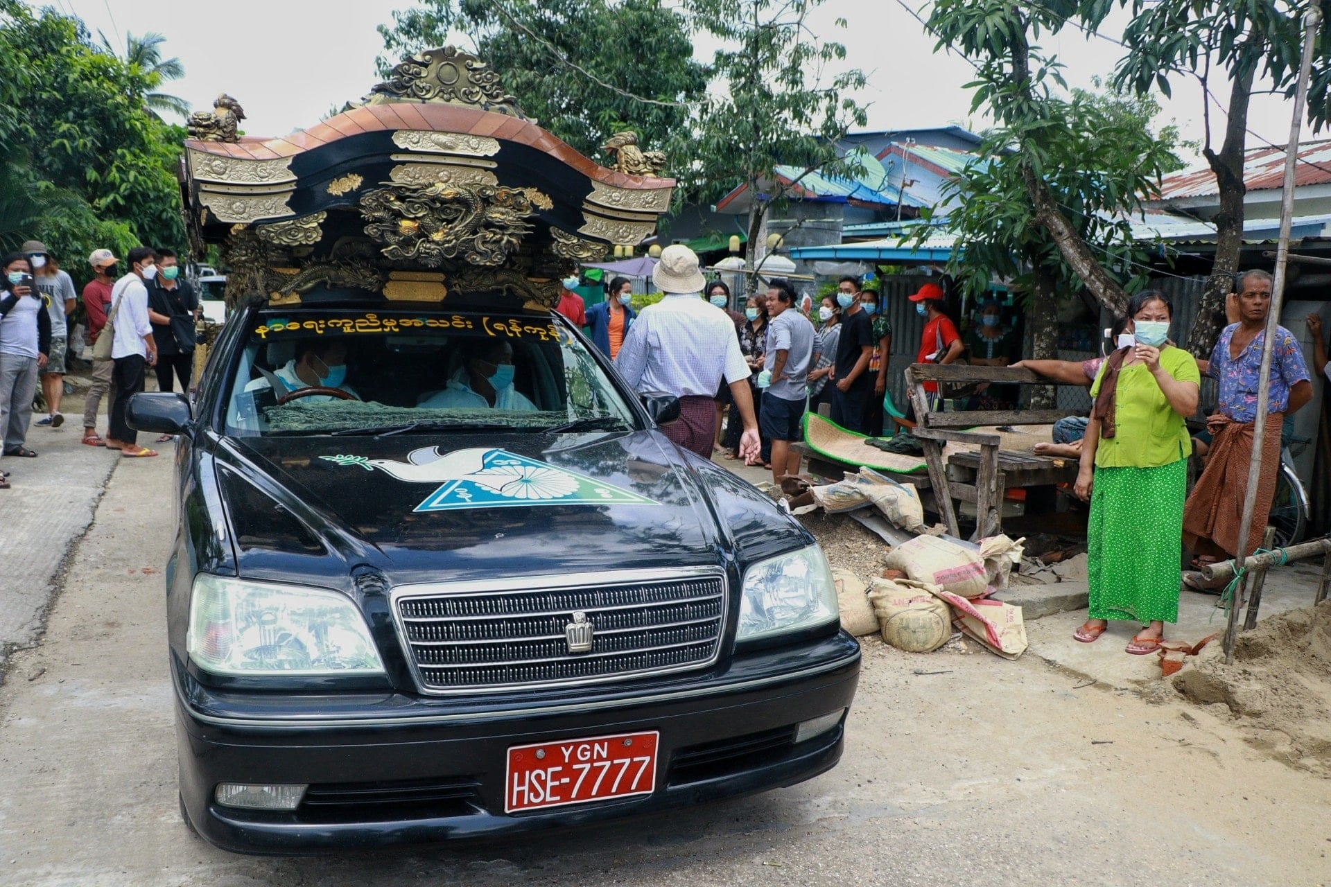 တော်လှန်ကဗျာဆရာ အောင်ချိမ့်၏ဈာပန ရေဝေးသုသာန်တွင် ကျင်းပ