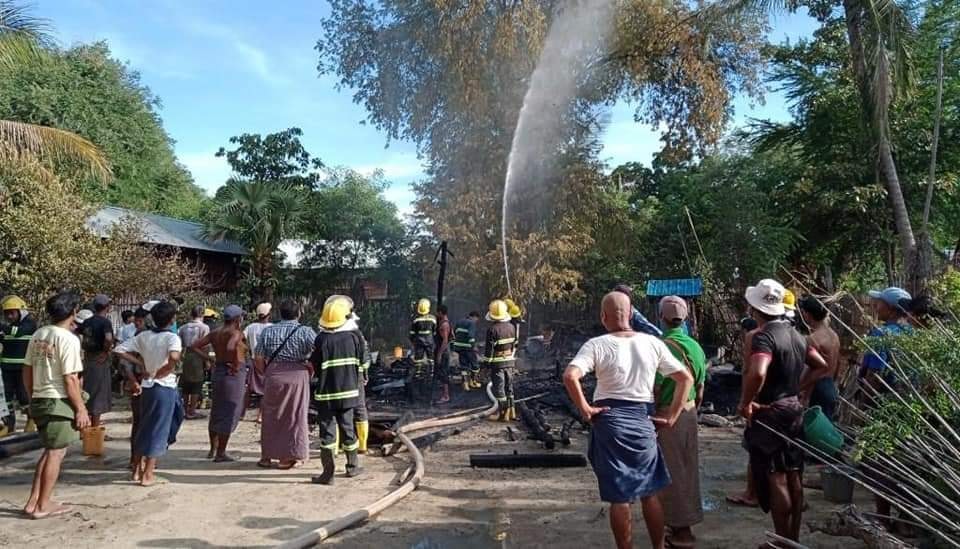 စလင်းမြို့နယ် လက်မဲကျေးရွာတွင် နေအိမ်တစ်လုံးမီးလောင်ကျွမ်း