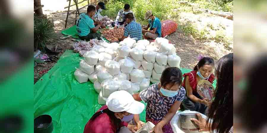 မြိုင်မြို့နယ်က ဝင်ငွေနည်းမိသားစု ၅၇၀ ကျော်ကို အခြေခံစားသောက်ကုန်များ ထောက်ပံ့ပေး