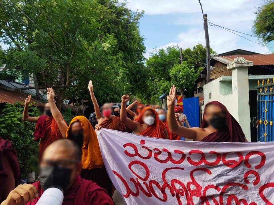 မန္တလေး သံဃသမဂ္ဂ သပိတ်စစ်ကြောင်း ပစ်ခတ်ဖြိုခွင်းခံရ