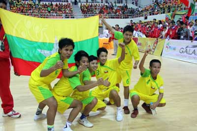 ကြင္းတြင္း ျခင္းခတ္ျပိုင္ပြဲတြင္ ျမန္မာအမ်ဳိးသမီးအသင္း ေ႐ြွႊတံဆိပ္ဆြတ္ခူး (ဓာတ္ပုံ)