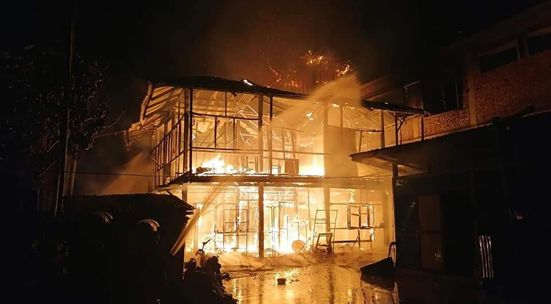 မြစ်ကြီးနားတွင် မီးလောင်၊ ဖုန်းဆိုင်နှင့်နေအိမ် ၁ လုံး ဆုံးရှုံး