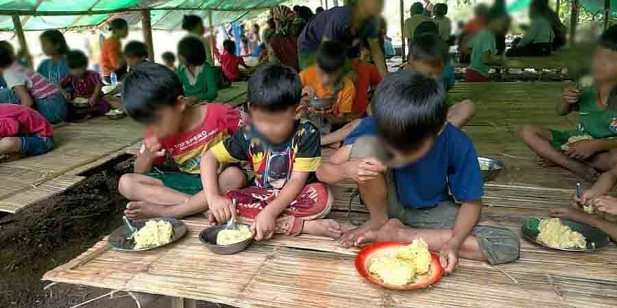 ကယား စစ်ဘေးရှောင်ကလေးငယ်များ ဆန်ပြုတ်စားပြီး ဝမ်းရေးဖြေရှင်းနေရ