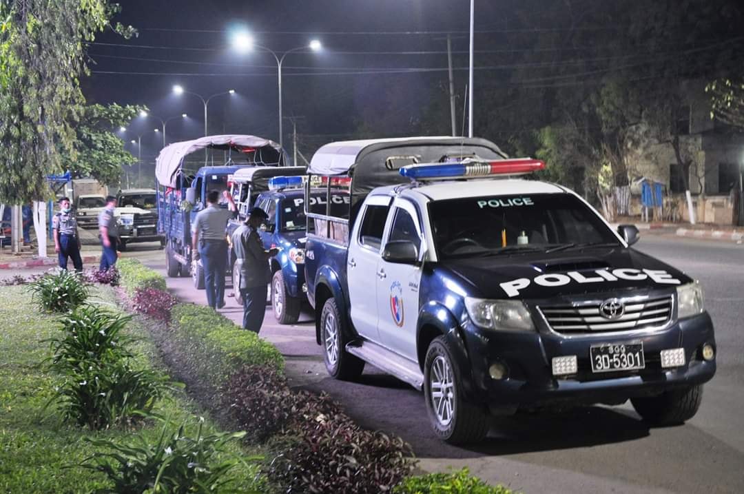 မုံရွာမြို့က ရဲမေ ၁ ဦး၏ နေအိမ် ဗုံးပစ်ခံရ
