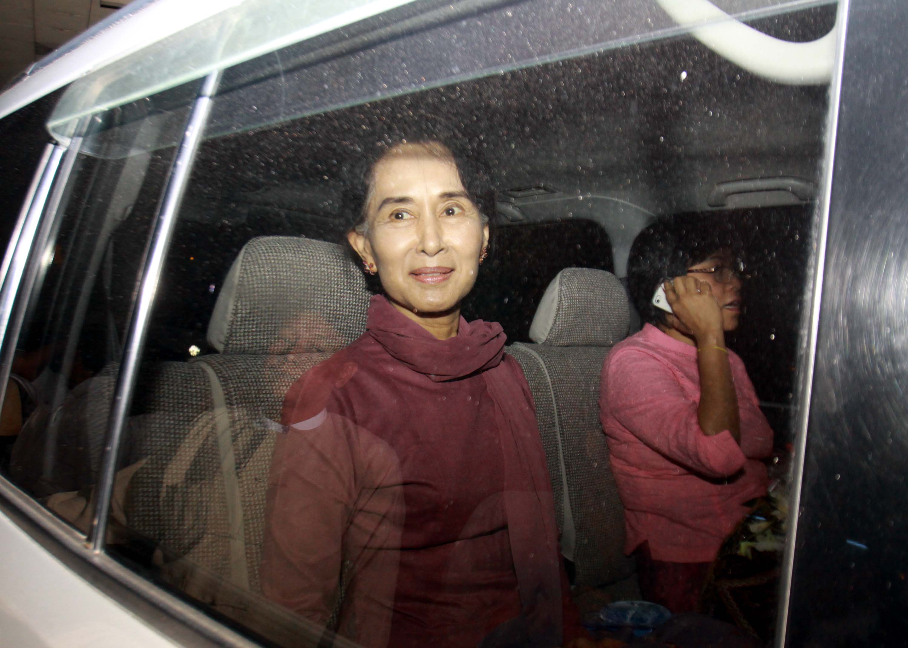 ေဒၚေအာင္ဆန္းစုၾကည္ ျပန္လည္ေရာက္႐ွိ (ဓာတ္ပုံ)