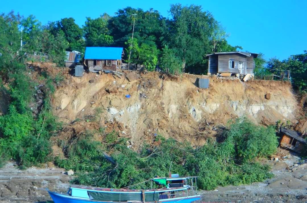သပိတ်ကျင်းမြို့နယ်၌ မြစ်ရေကြီးလာသဖြင့် အိမ်ထောင်စု ၅၀ ကျော် ယာယီပြောင်းရွှေ့