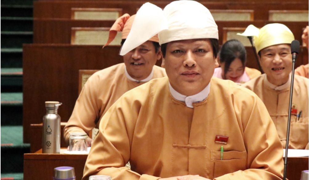 ထောင်ဝင်စာလာတွေ့သည့် ဦးနိုင်ငံလင်း၏ဇနီးနှင့် ကလေးကို စစ်ကောင်စီက ဖမ်းဆီး