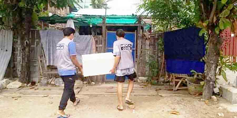 မန္တလေးတွင် စေတနာ့ဝန်ထမ်း လူငယ်များက ဆေးဝါးနှင့် အစားအစာ အခမဲ့သယ်ယူပို့ဆောင်ပေး