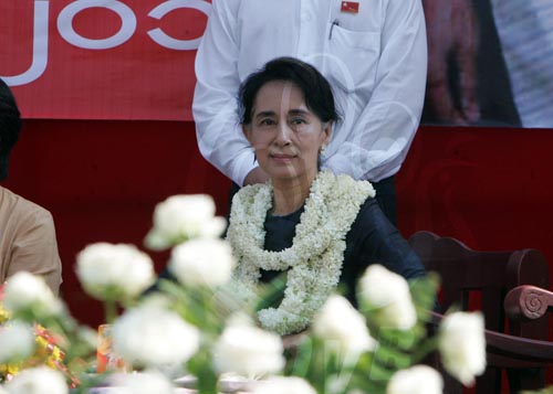 ဖြဲ့စည္းပုံျပင္ေရး တပ္မေတာ္ကုိ ဆန့္က်င္ျခင္းမဟုတ္ဟု ေဒၚေအာင္ဆန္းစုၾကည္ေျပာ