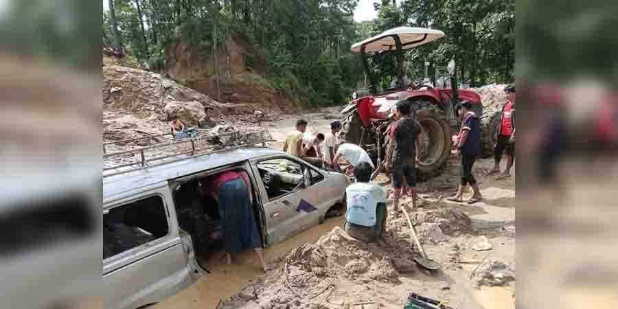 မိုးကြောင့် ကလေးဝ-မုံရွာ ကားလမ်းပျက်စီး