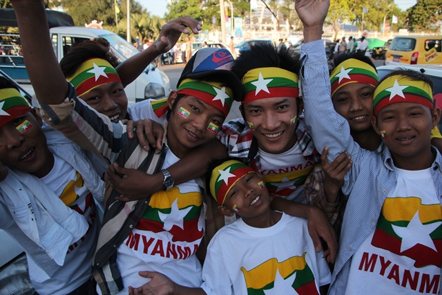 ျမန္မာ – အင္ဒုိ ေဘာလုံးပြဲ မစမီ ပရိသတ္မ်ားျမင္ကြင္း (ဓာတ္ပုံ)