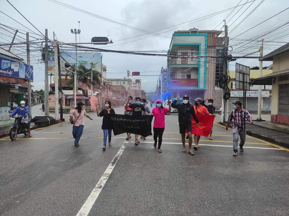 ဖိနှိပ်မှုမျိုးစုံကြားက ခေါင်းမငုံ့ ဒူးမထောက်သည့် ထားဝယ်