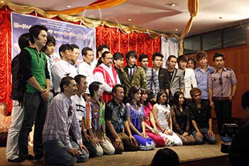 ပထမဆုံး ေလယာဥ္ျပန္ေပးဆြဲ ဇာတ္ကား ကန္ေတာ့ပြဲျပဳလုပ္ (ဓာတ္ပုံ)