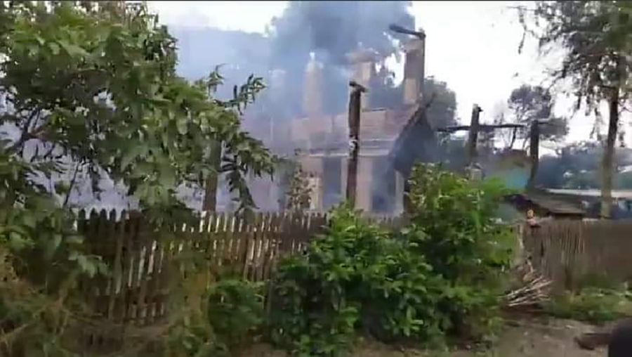 ဂန့်ဂေါမြို့နယ် နှမ်းခါးရွာကို စစ်ကောင်စီတပ်က ထပ်မံ မီးရှို့၊ နေအိမ် ၁၀ လုံး ပျက်စီးဆုံးရှုံး