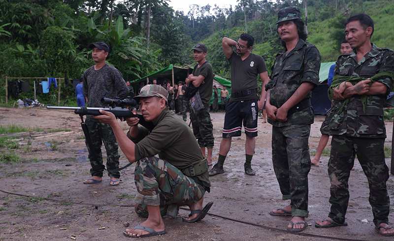 ဖက်ဆစ်စစ်တပ်ကို တော်လှန်ရန် စစ်သင်တန်းတက်နေသည့် PDF လူငယ်များ အပိုင်း (၁)