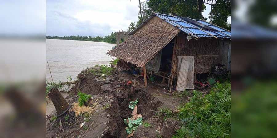 ဝါးခယ်မတွင် မြစ်ကမ်းပါးပြိုကျမှုကြောင့် နေအိမ် ၈ လုံး အရေးပေါ်ရွှေ့ပြောင်း