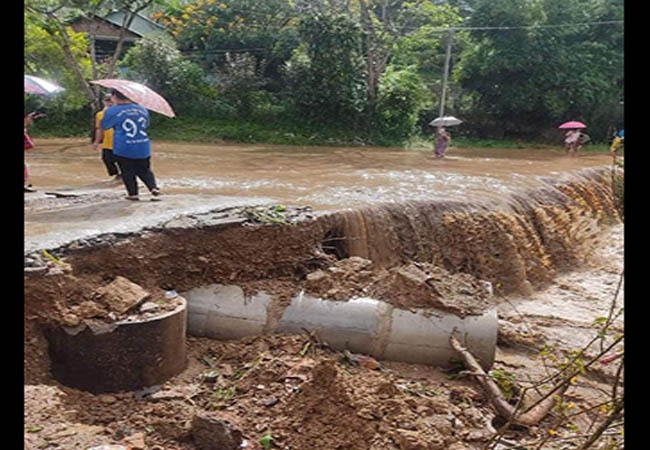 အုန်းဖျန် ကရင်ဒုက္ခသည်စခန်း ရေကြီးရေလျှံပြီး တံတား ၃ စင်း ပျက်စီး
