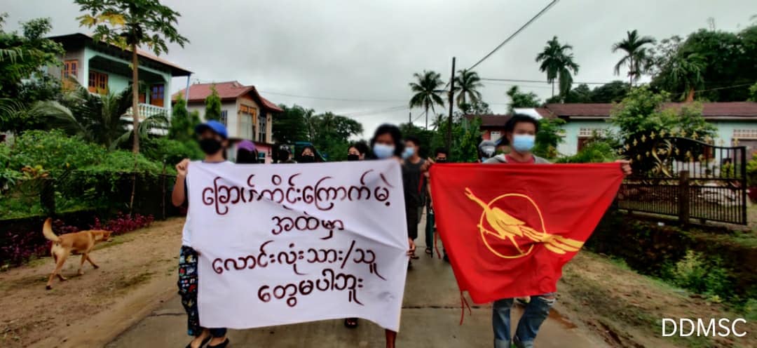 ပစ်ခတ်ဖြိုခွင်းမှုများကြားက လောင်းလုံးမြို့နယ်တွင် စစ်အာဏာရှင်အား ဆက်လက်ဆန္ဒပြ