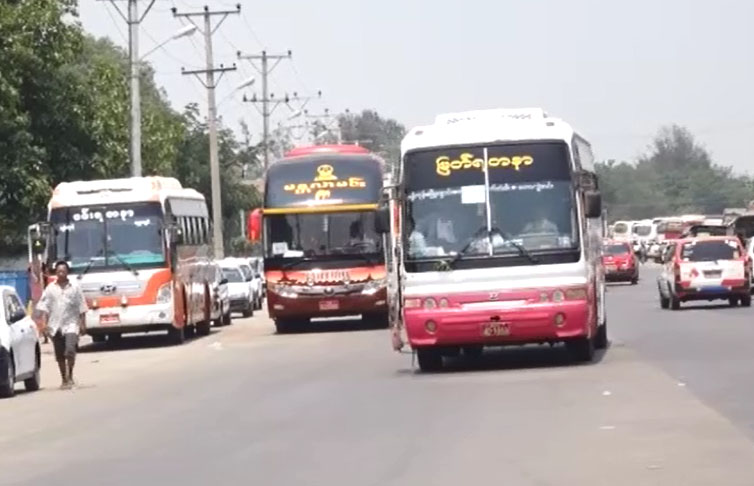 ဆီစျေးတက်ပြီး စစ်​ဆေး​ရေးဂိတ်များ ငွေတောင်းကြမ်း၍ အဝေးပြေးယာဥ်လိုင်းများ အခက်တွေ့