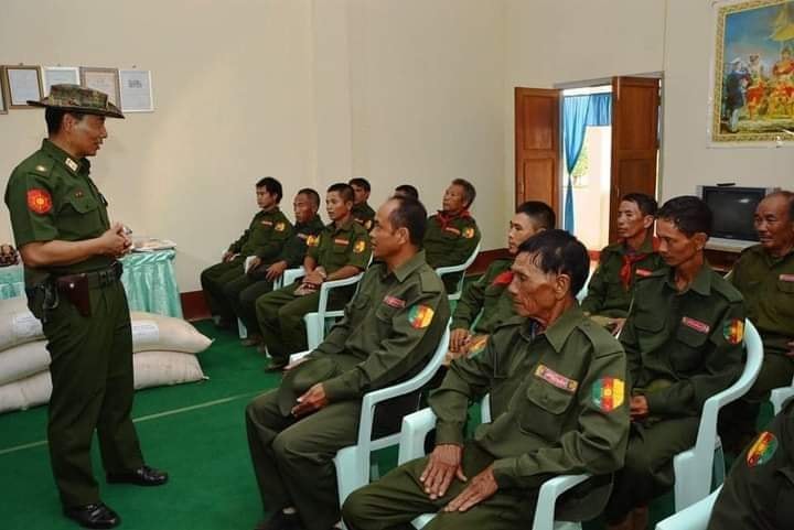 ပူတာအို ၄၆ တပ်ရင်းက  သက်ကြီးရွယ်အိုများကို စစ်သင်တန်းပေးရန်ခေါ်ယူ ထိန်းသိမ်းထား